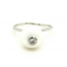 Sidabrinis žiedas su perlo imitacija